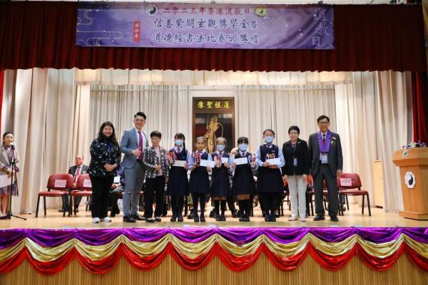 本校得獎學生與作品合照