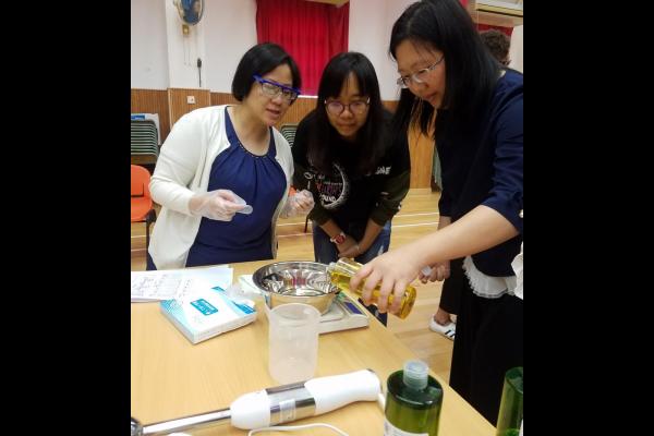 材料份量比例必需掌握準確，才可製成手工皂。