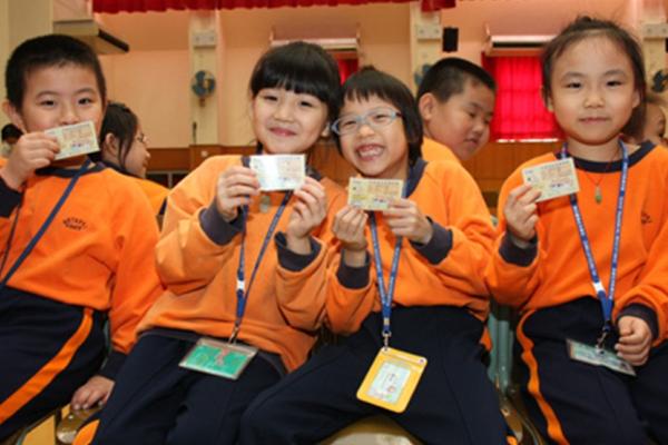 我們都打完針了,有咭為證喔