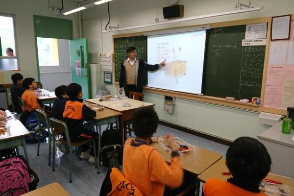 本校為四年級至六年級的學生設立QTN課堂。學生需先完成理論課，了解齒輪箱的動力原理和學習裝鉗齒輪箱，然後完成拼砌機械人，並用拼砌完成的機械人進行活動或比賽。