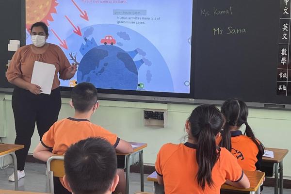 Students learn about the green house effect and the situation in the North and South Poles
