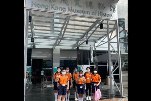 學生到香港歷史博物館參觀，了解香港昔日的生活及社會文化。