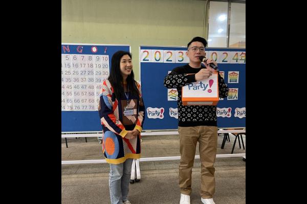 在盆菜宴上，家教會更為大家安排Bingo遊戲環節，並邀請了梁校長擔任抽獎嘉賓，真是錦上添花！